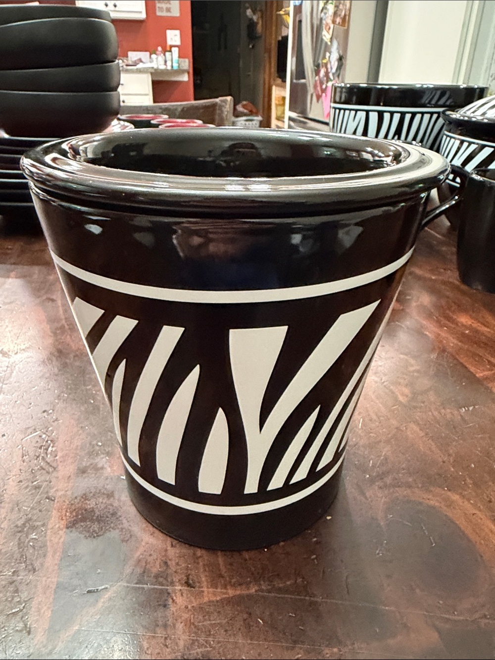Black and White Zebra-Pattern Dip Server